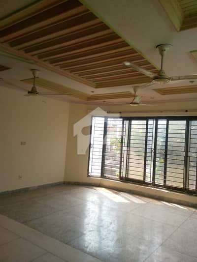 3200 Marla Spacious Upper Portion Available In I-8 For Rent