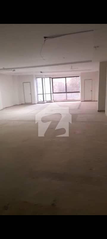 شاہراہِ فیصل کراچی میں 8 مرلہ Studio دفتر 2.3 لاکھ میں کرایہ پر دستیاب ہے۔