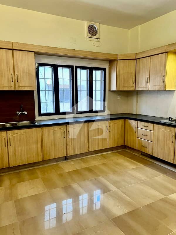 DHA OUTCLASS UPPERPORTION FOR RENT DHA OUTCLASS UPPERPORTION FOR RENT