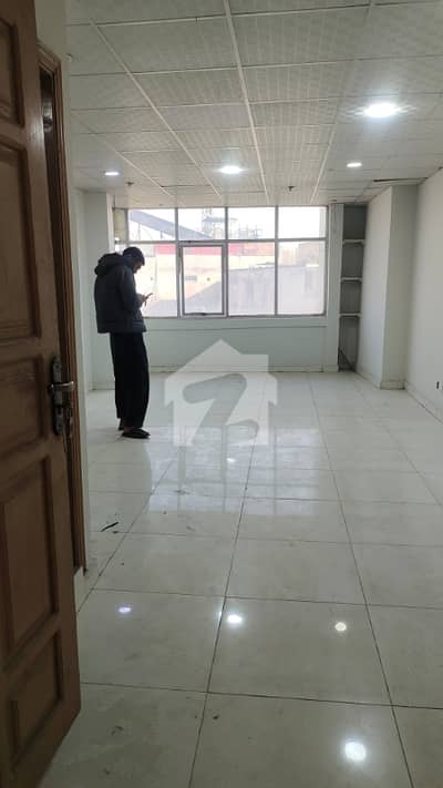 مری روڈ راولپنڈی میں 1 کمرے کا 2 مرلہ دفتر 50.0 ہزار میں کرایہ پر دستیاب ہے۔ مری روڈ راولپنڈی میں 1 کمرے کا 2 مرلہ دفتر 50.0 ہزار میں کرایہ پر دستیاب ہے۔