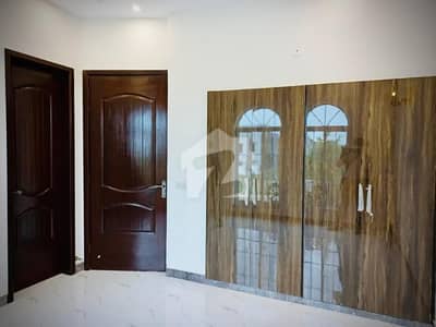 8 MARLA WELL MAINTAINED HOUSE SLIGHTLY USED DHA PHASE 9 TOWN