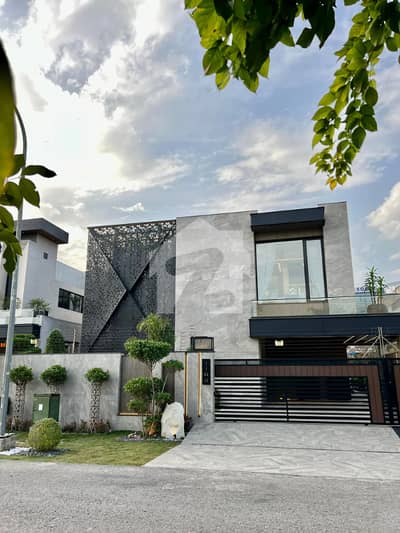 DHA PHASE 5 HOT LOCATION KANAL FULL HOUSE WITH BASEMENT FOR RENT
