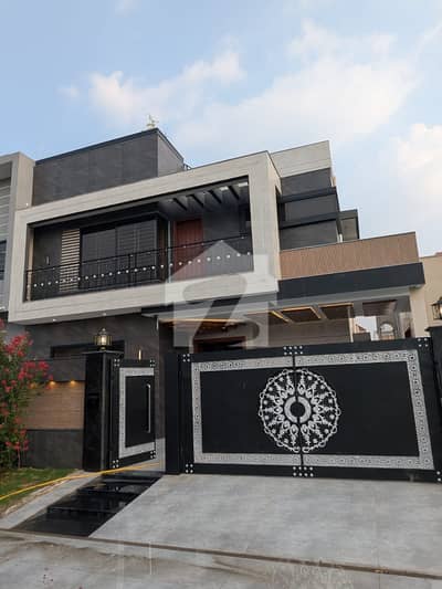 10 Marla Beautiful House For Sale
