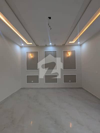 پیراگون سٹی لاہور میں 1 کنال Studio بالائی پورشن 1.0 لاکھ میں کرایہ پر دستیاب ہے۔