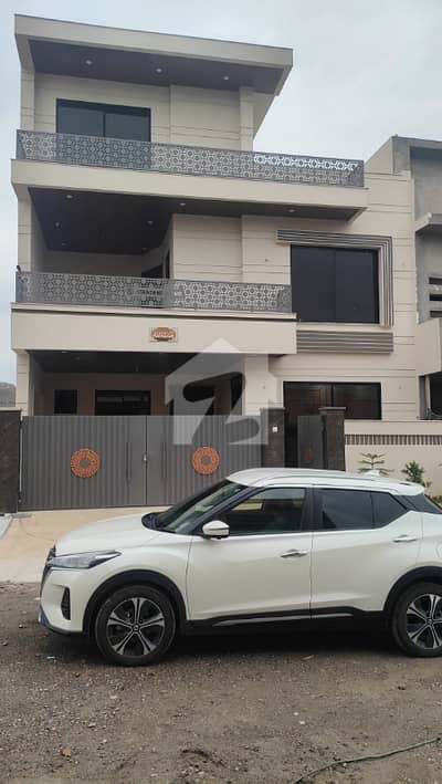 MPCHS B17 Block E 8 Marla Luxury House For Sale With All Facilities Having A+++ Quality Work. . . Fresh House Not Used Single Day