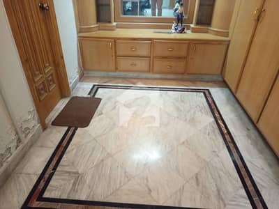 Prime Location House 20 Marla For Rent In Madina Town