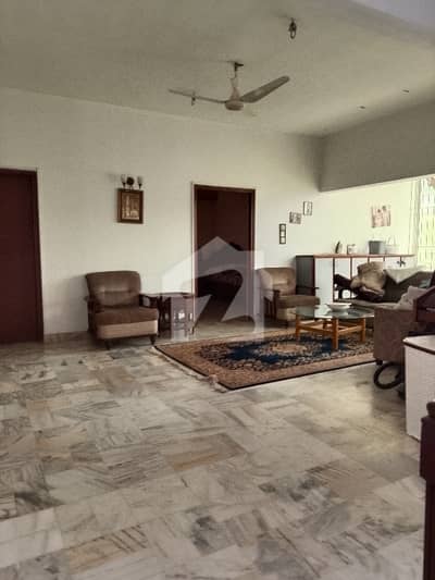 Shahraefaisal near Razi road independent corner Bungalow available on Rent for Commercial use ideal for software house call center