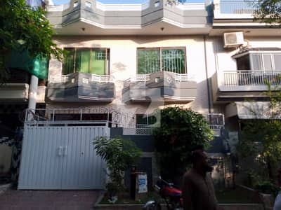 *G,11/1 & G,11/2- ,5 MARLA HOUSE FOR SALE 4 BED ATTACHED BATH 2 DD 2 KITCHEN MARBLE FLOOR BEST LOCATION NAYER TO MASQUE MARKET IMTIAZ,03335241734*