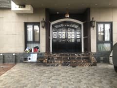 1000 Yards Elegant Bungalow For Sale