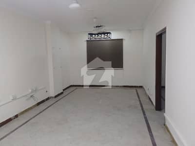 صدیق ٹریڈ سنٹر گلبرگ,لاہور میں 4 مرلہ Studio دفتر 85.0 لاکھ میں برائے فروخت۔