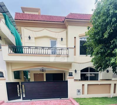 بحریہ انکلیو بحریہ ٹاؤن,اسلام آباد میں 5 کمروں کا 10 مرلہ مکان 5.5 کروڑ میں برائے فروخت۔ بحریہ انکلیو بحریہ ٹاؤن,اسلام آباد میں 5 کمروں کا 10 مرلہ مکان 5.5 کروڑ میں برائے فروخت۔