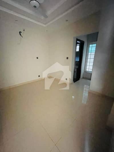 10 MARLA BEAUTIFULL NEW GROUND PORTION AVAILBLE FOR RENT