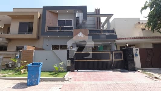 Main Double Road House 10 Marla For sale In Bahria Town Phase 4