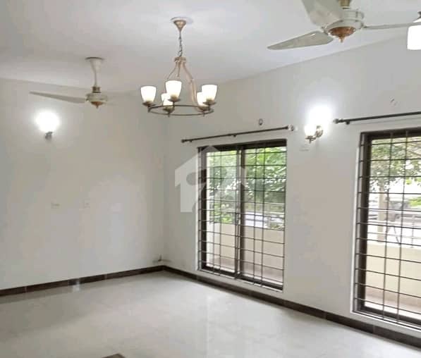 Askari 11 10 Marla Flat Up For rent Askari 11 10 Marla Flat Up For rent