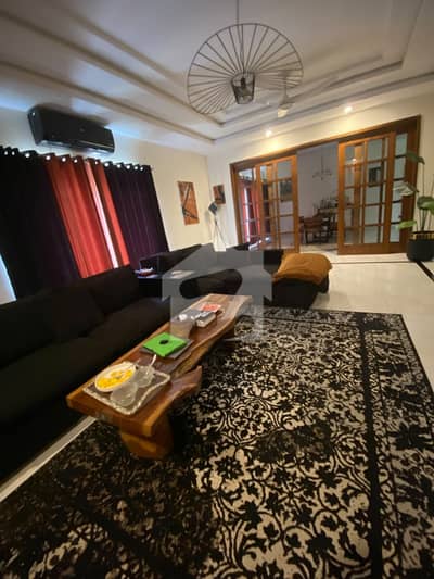 MODEL TOWN 1 KANAL UPPER PORTION AVAILABLE FOR FAMILY