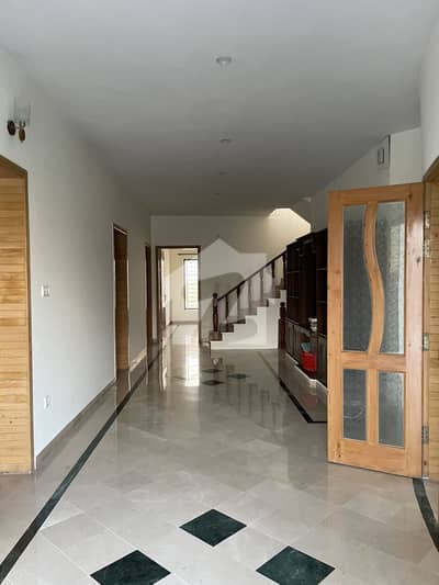 1 kanal luxury House For Rent 1 kanal luxury House For Rent