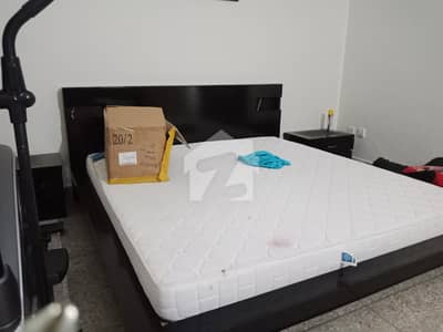 MODEL TOWN ROOM AVAILABLE FOR BECHLOES & Girls & Husband wife MODEL TOWN ROOM AVAILABLE FOR BECHLOES & Girls & Husband wife