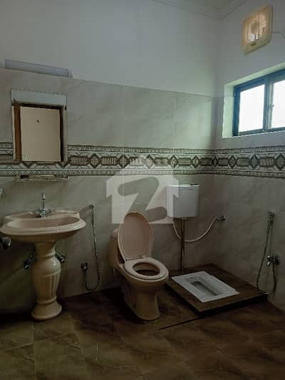 12 marla upper portion 3 bedroom attach washroom TV lounch kicthen store room