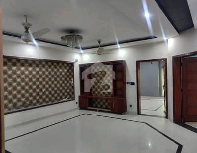 بحریہ ٹاؤن سیکٹر سی بحریہ ٹاؤن,لاہور میں 5 کمروں کا 10 مرلہ مکان 4.0 کروڑ میں برائے فروخت۔