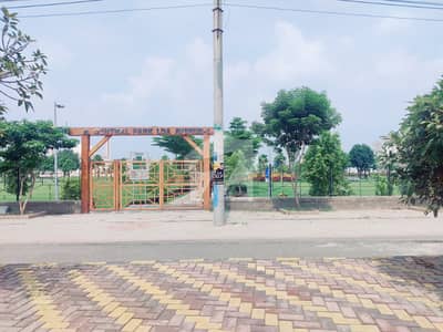 10 MARLA PLOT 40 FEET ROAD J BLOCK LDA -1