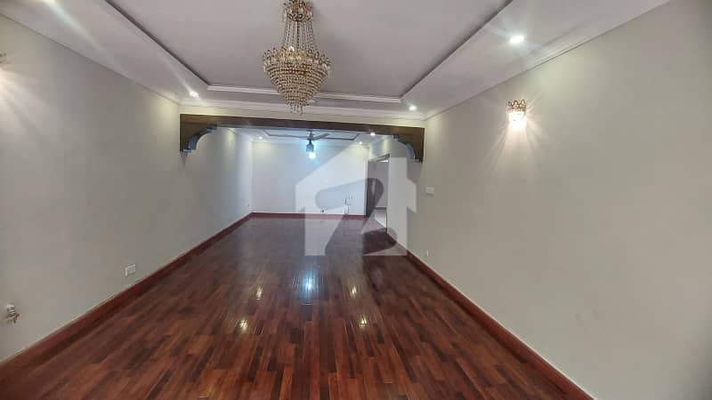 Superb House Renovated 6 BHK Spacious F-11 For Rent Superb House Renovated 6 BHK Spacious F-11 For Rent