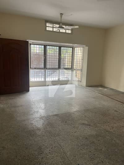 Park Facing Ground Portion for Rent in G-6/1-3, Islamabad 8.5 Marla House (30*70)