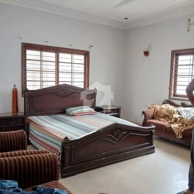 300 Square Yards House Available In Clifton - Block 8 For Sale