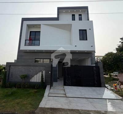 الحفیظ گارڈن - فیز 2 مین کینال بینک روڈ,لاہور میں 3 کمروں کا 6 مرلہ مکان 3.35 کروڑ میں برائے فروخت۔ الحفیظ گارڈن - فیز 2 مین کینال بینک روڈ,لاہور میں 3 کمروں کا 6 مرلہ مکان 3.35 کروڑ میں برائے فروخت۔