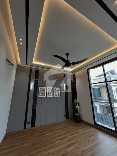 7 Marla Corner House In Khayaban-E-Amin - Block D Lahore | it's not a original pictures