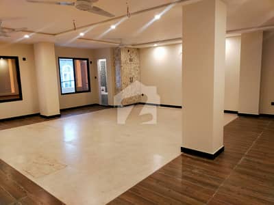 سیٹیلائیٹ ٹاؤن راولپنڈی میں 4 مرلہ Studio دفتر 1.5 لاکھ میں کرایہ پر دستیاب ہے۔