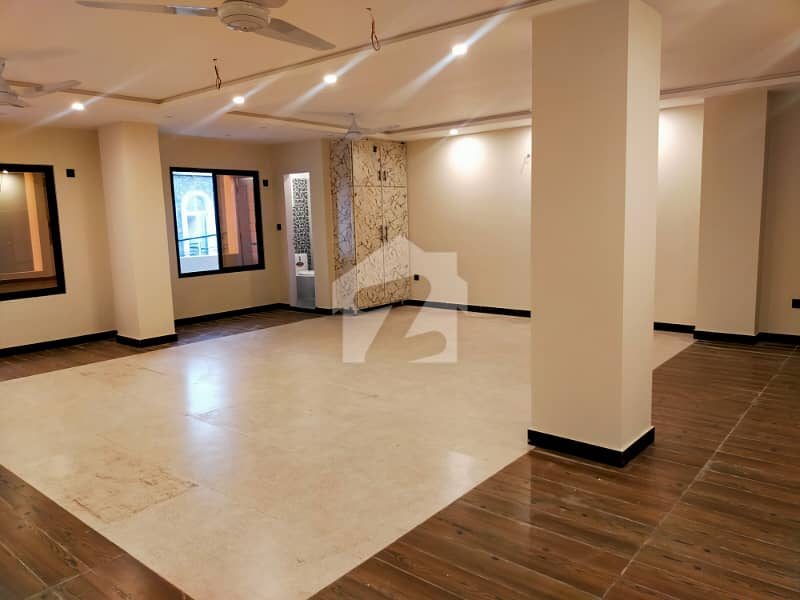 سیٹیلائیٹ ٹاؤن راولپنڈی میں 4 مرلہ Studio دفتر 1.5 لاکھ میں کرایہ پر دستیاب ہے۔ سیٹیلائیٹ ٹاؤن راولپنڈی میں 4 مرلہ Studio دفتر 1.5 لاکھ میں کرایہ پر دستیاب ہے۔