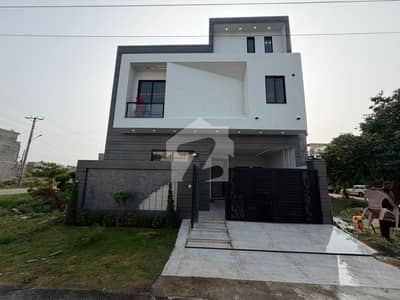الحفیظ گارڈن - فیز 2 مین کینال بینک روڈ,لاہور میں 3 کمروں کا 6 مرلہ مکان 3.35 کروڑ میں برائے فروخت۔ الحفیظ گارڈن - فیز 2 مین کینال بینک روڈ,لاہور میں 3 کمروں کا 6 مرلہ مکان 3.35 کروڑ میں برائے فروخت۔