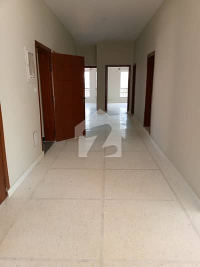 عمارکینیان ویوز اسلام آباد میں 3 کمروں کا 1 کنال بالائی پورشن 1.3 لاکھ میں کرایہ پر دستیاب ہے۔