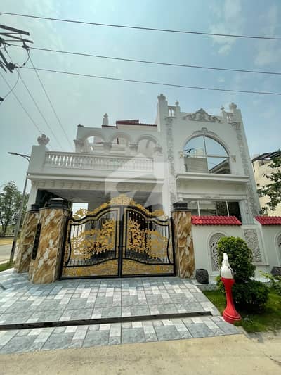 داؤد ریذیڈنسی ہاؤسنگ سکیم ڈیفینس روڈ,لاہور میں 4 کمروں کا 8 مرلہ مکان 3.7 کروڑ میں برائے فروخت۔