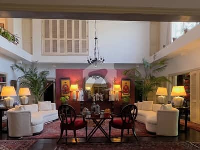 Beautifully Designed 877 Yards house in heart of DHA