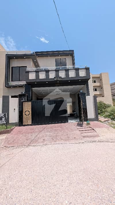 گلشن آباد سیکٹر 1 گلشن آباد,راولپنڈی میں 6 کمروں کا 10 مرلہ مکان 3.45 کروڑ میں برائے فروخت۔