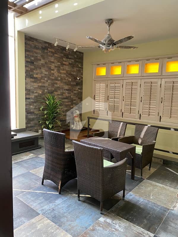 500-Yard Dream Home: Your Luxury Oasis Awaits 500-Yard Dream Home: Your Luxury Oasis Awaits