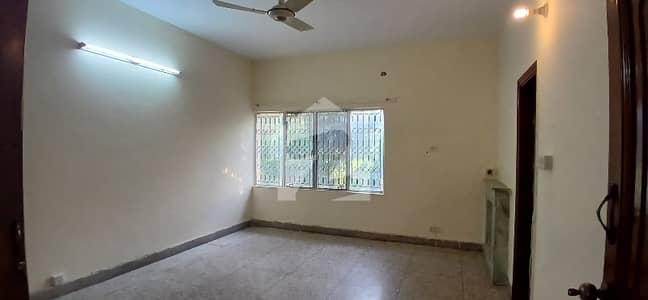F10 Size 600 Double Storey House 5beds Kitchen2 Rent 315000 Not Real Pic Near To Markaz