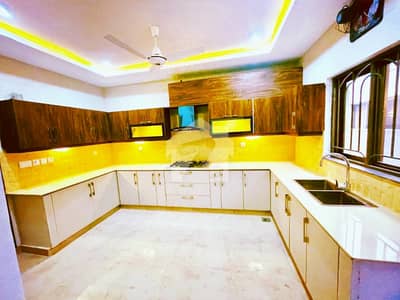 Brand NeW Brig House 5 Bedrooms Neat And Cline Well Maintaine Near Park Avlialab for Rent in Askari 10 sector S