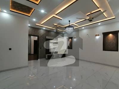 ای ایم ای سوسائٹی ۔ بلاک ڈی ای ایم ای سوسائٹی,لاہور میں 4 کمروں کا 10 مرلہ مکان 5.85 کروڑ میں برائے فروخت۔
