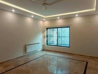2 Kanal House with beautiful Eye catching Lawn
