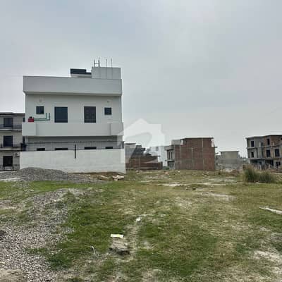 جی ۔ 13/2 جی ۔ 13,اسلام آباد میں 8 مرلہ رہائشی پلاٹ 4.2 کروڑ میں برائے فروخت۔