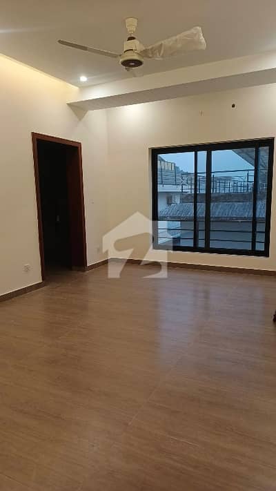 beautiful ranovetid upper portion available for rent in F10