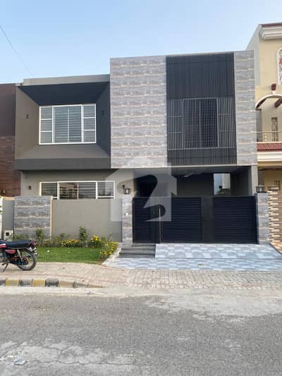 9 Marla Beautiful House For Sale Banker Avenue Cooperative Society Lahore