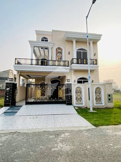 9 Marla Brand New Modern Design Luxurious House For Sale