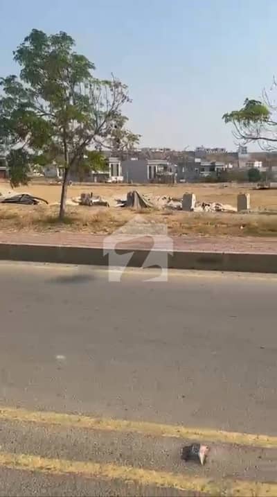 Prime Location 1000 Square Yards Residential Plot In Only Rs. 40000000