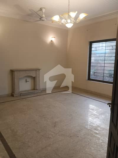 جی ۔ 13 اسلام آباد میں 6 کمروں کا 1 کنال مکان 10.5 کروڑ میں برائے فروخت۔