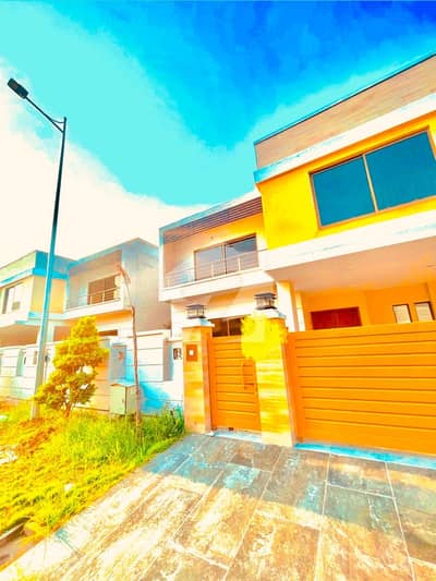 Ready to shift, Next to corner, park on few step prime location well maintained 5 bedrooms house available urgent for rent with all utilities near new KFC market