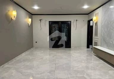ڈی ایچ اے فیز 8 ڈی ایچ اے ڈیفینس,کراچی میں 5 کمروں کا 1 کنال مکان 7.5 لاکھ میں کرایہ پر دستیاب ہے۔