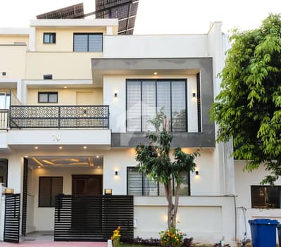 Centrally Located House Available In Bahria Enclave - Sector N For Sale